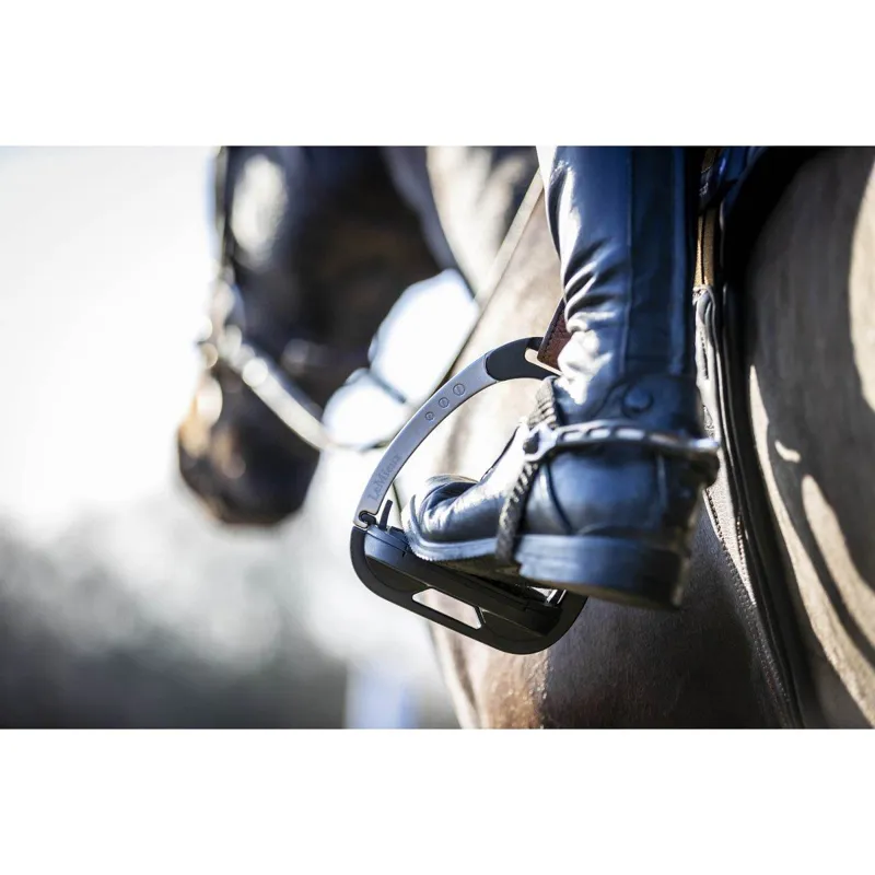 LeMieux Vector Balance Stirrup Black/Aluminium 5 LeMieux Vector Balance Stirrup Black/Aluminium - Image 3