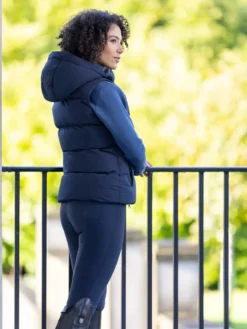 LeMieux Kenza Puffer Gilet Navy -Equestrian Related it03573 lifestyle kenzapuffergilet navy 2 pt