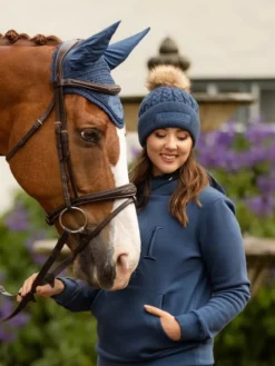LeMieux Clara Cable Beanie Atlantic 9 LeMieux Clara Cable Beanie Atlantic -Equestrian Related it03630 lifestyle claracablebeanie atlantic 1 copy pt
