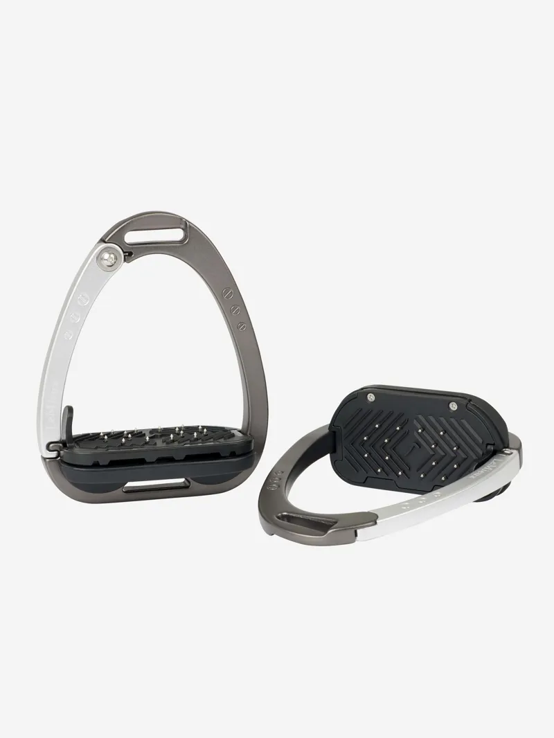 LeMieux Vector Balance Stirrups Carbon/Silver 3 LeMieux Vector Balance Stirrups Carbon/Silver